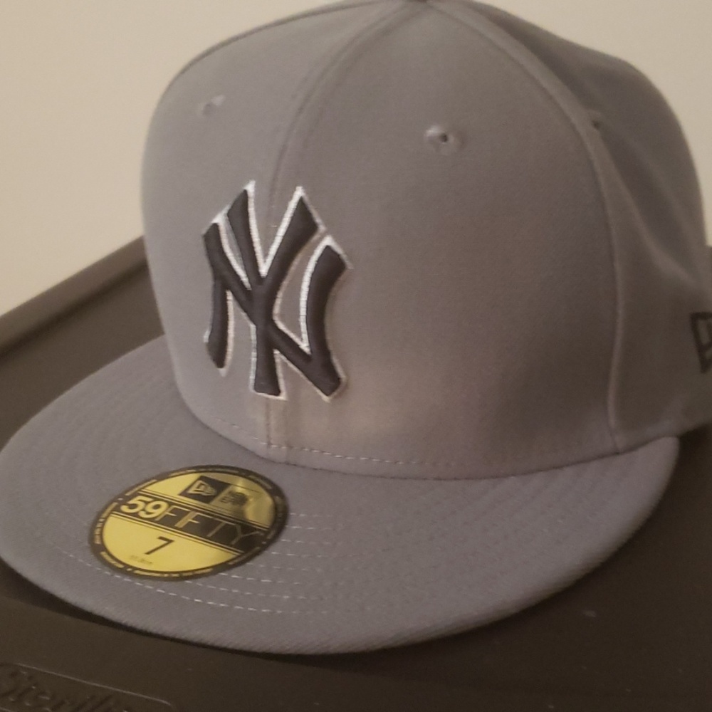 Hat - Picture 2 of 8
